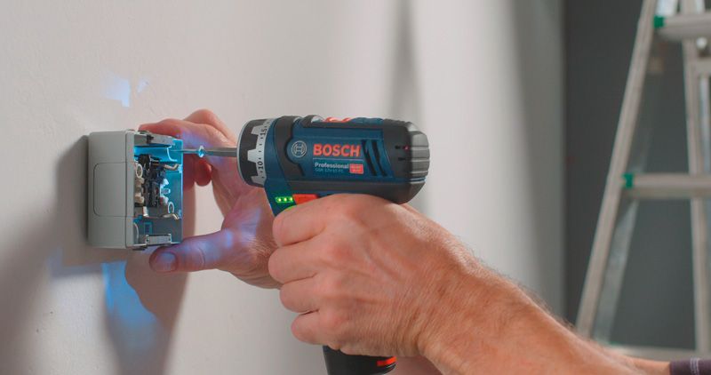 Bosch Professional GSR 12V-15 perceuse-visseuse 12V Li-Ion avec 2 batteries  + accessoires